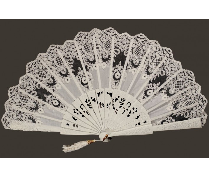 Abanico de ceremonia o fiesta de madera grabado con...